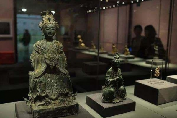 北京深山中的千年古村，村內都是四合院卻無人居住，距京城86公里