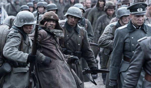 彭老總釋放27名俘虜，麥克阿瑟大喜，不料卻因此葬送2.4萬美軍