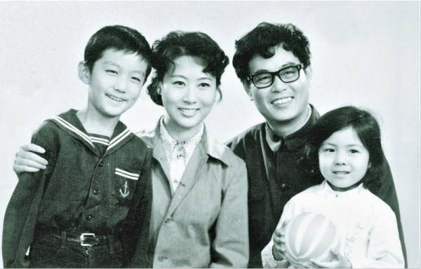 “伍六一”邢佳棟:紅了不忘本,成名前娶平凡妻子,曾被綁架7天 “伍六一”邢佳棟:紅了不忘本,成名前娶平凡妻子,曾被綁架7天