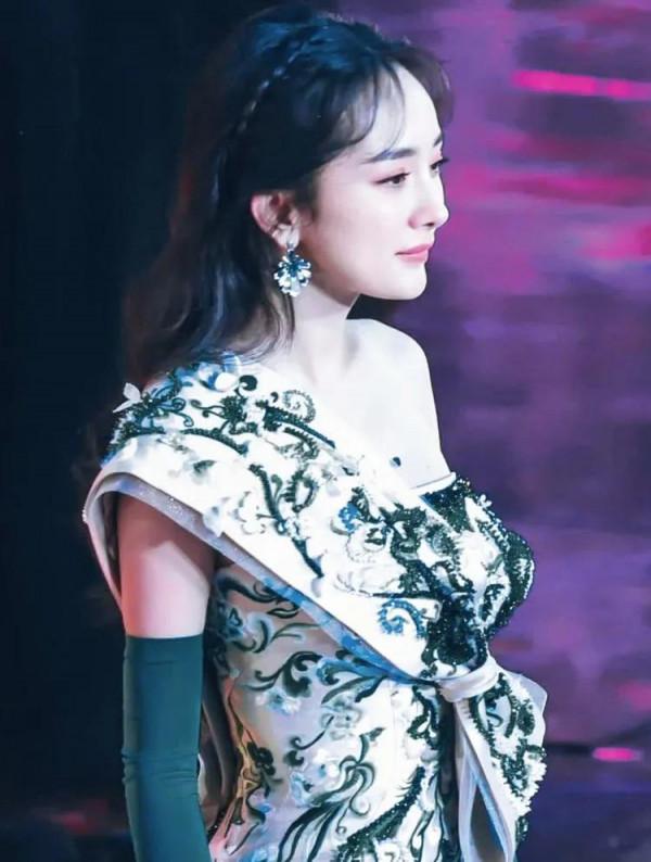 楊冪 80後“四小花旦”之一 優雅大氣 百搭服飾美得讓人心醉 楊冪 80後“四小花旦”之一 優雅大氣 百搭服飾美得讓人心醉