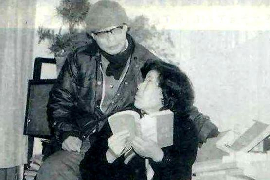 她16歲參軍入伍，從上尉“一步”晉升到大校，後又升為少將軍銜