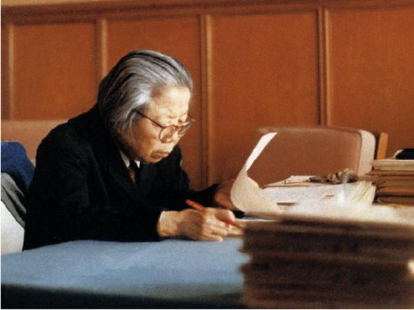 周總理病逝12年後,鄧穎超寫回憶文章,揭開他們真實婚姻生活狀態 周總理病逝12年後,鄧穎超寫回憶文章,揭開他們真實婚姻生活狀態