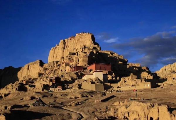 西藏高原上的美景美女