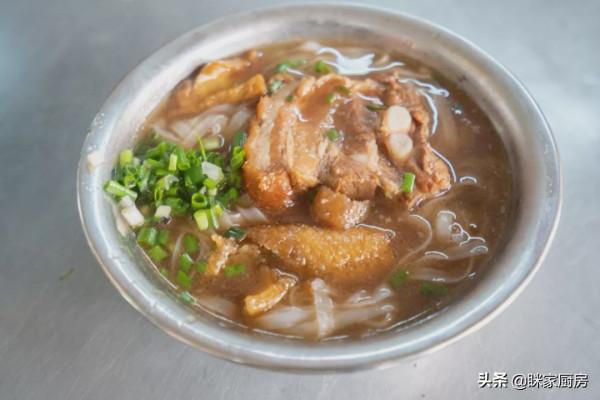 廣西鄉鎮扣肉粉，12塊錢一碗，日賣100碗扣肉粉，每天賺500元以上