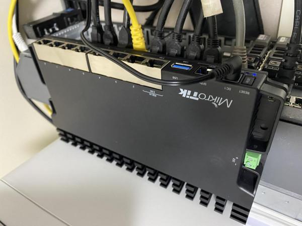 剁手Mikrotik RB5009UG+S+IN 純開箱 剁手Mikrotik RB5009UG+S+IN 純開箱