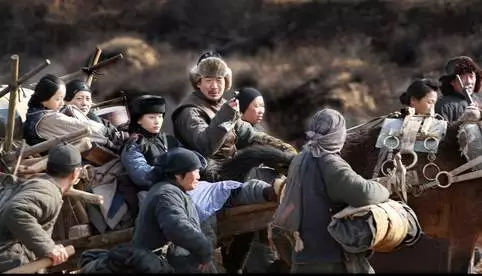 為演饑民拍戲途中餓到昏倒，2年沒吃過大米，張國立為角色不要命