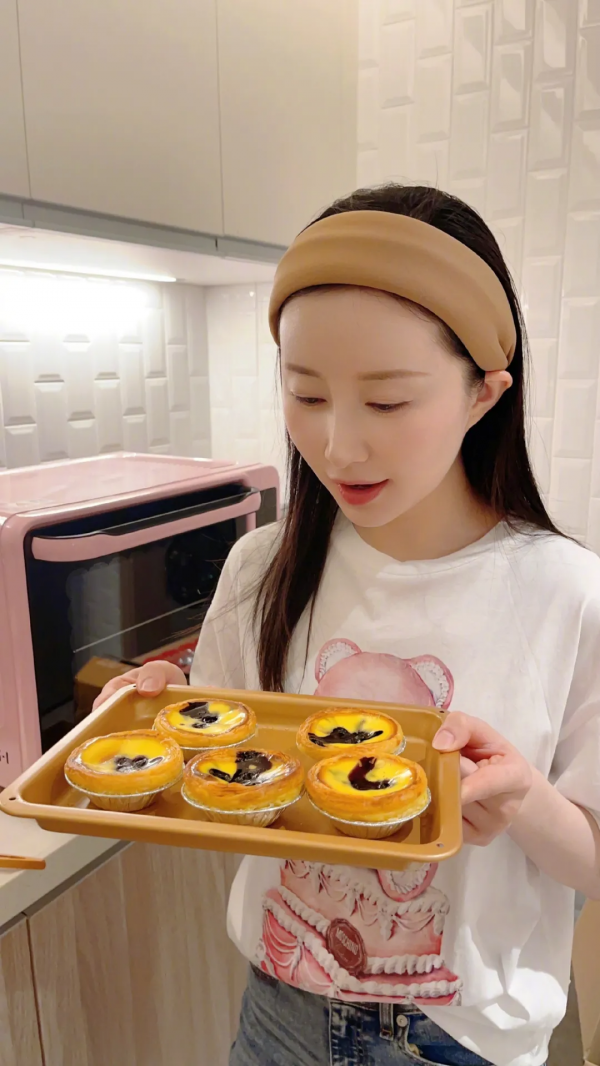 明星直播帶貨遇冷？楊瀾略高冷，張鐵林劉曉慶“一字千金”少人買