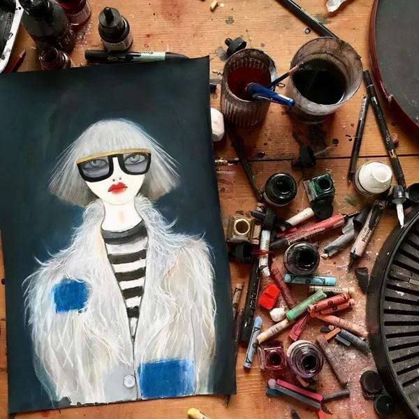 55歲大媽剛戒毒又患癌，第一次拿起畫筆便完美蛻變Gucci金牌畫師