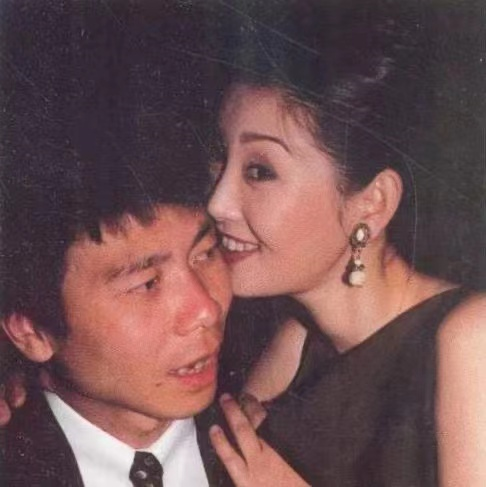 馮小剛前妻張娣:單親媽媽22年,與馮小剛離婚後未曾改嫁 馮小剛前妻張娣:單親媽媽22年,與馮小剛離婚後未曾改嫁