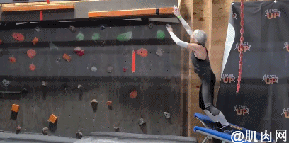 67歲奶奶一口氣拉10個引體向上,這實力可能猛男看了都佩服 67歲奶奶一口氣拉10個引體向上,這實力可能猛男看了都佩服