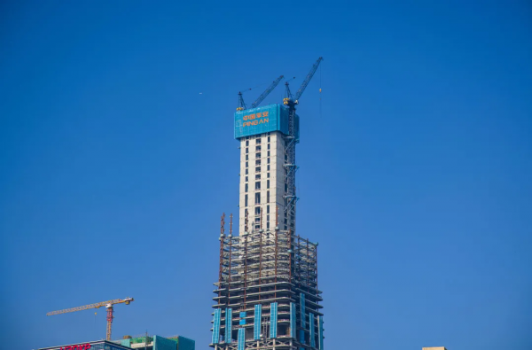 收穫城市新地標！中建八局多個專案迎來封頂時刻