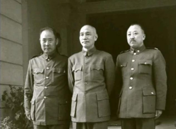 毛主席問：驢先邁哪隻腳？衛立煌起初疑惑不解，解釋後猛然醒悟