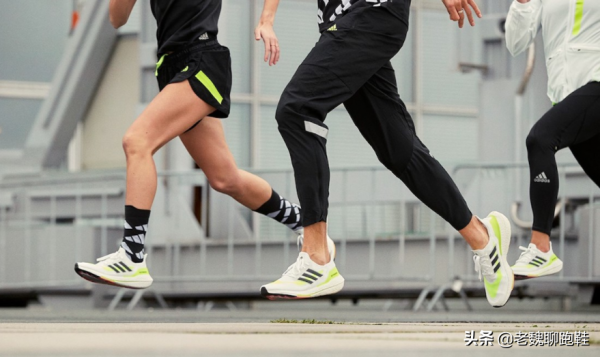 為什麼穿阿迪跑不了多久就會累?原來,和材料很有關係 為什麼穿阿迪跑不了多久就會累?原來,和材料很有關係