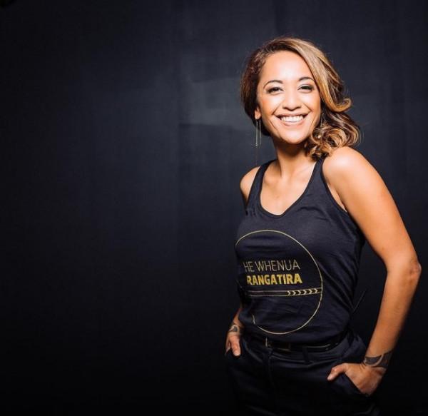 擁有毛利臉部傳統刺青主持人，成為第一個紐西蘭黃金時段新聞主播