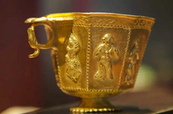 新加坡海域古沉船發現大批元青花