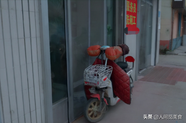 山東縣城的一鍋湯,任性大哥賣完就關門,10元1碗10點不到就搶光 山東縣城的一鍋湯,任性大哥賣完就關門,10元1碗10點不到就搶光