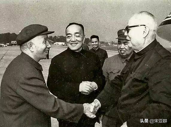 大戰孟良崮:許司令戰前摔粟大將電話,戰後不出來,怕陳老總罵 大戰孟良崮:許司令戰前摔粟大將電話,戰後不出來,怕陳老總罵