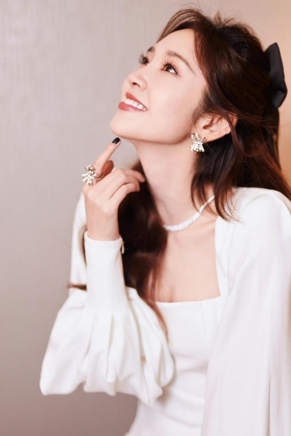 唐藝昕，唯美寫真集