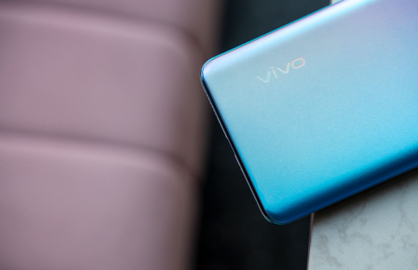 最值得入手的兩款中端機，效能不輸旗艦機