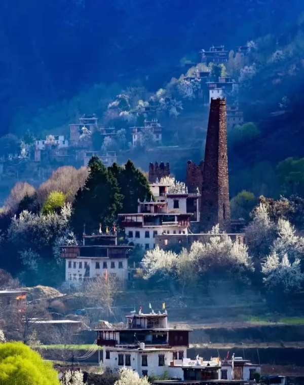 B站9.8分封神之作，拍下正在消失的老房子，看完破防