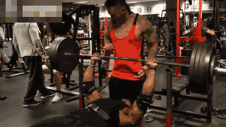 你在健身界是“殘級”還是“神級”，一個動作就能看出水平高低