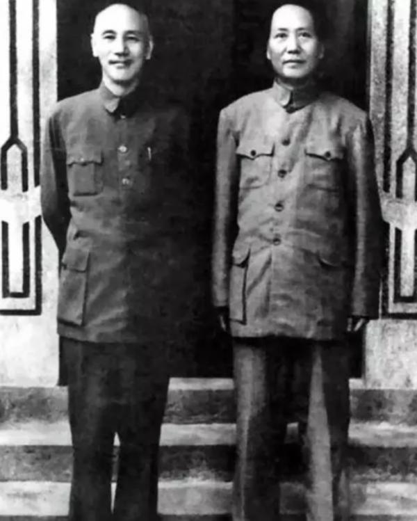 蔣介石讓陳布雷也寫《沁園春·雪》，想把毛澤東壓下去，結局如何