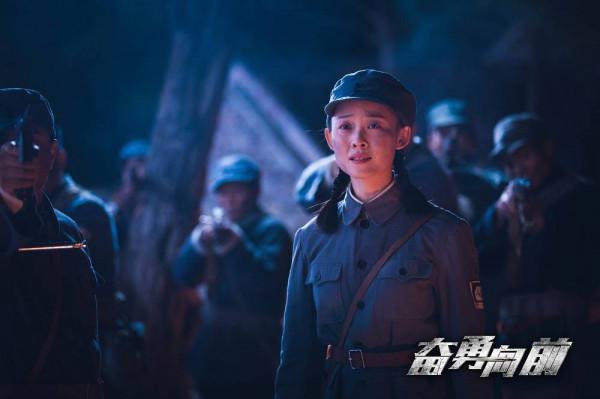 重現偉大抗戰精神《奮勇向前》定檔1月17日