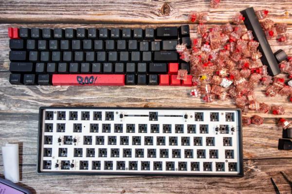 買了把鍵盤，我把它的鍵帽、軸體全拆了