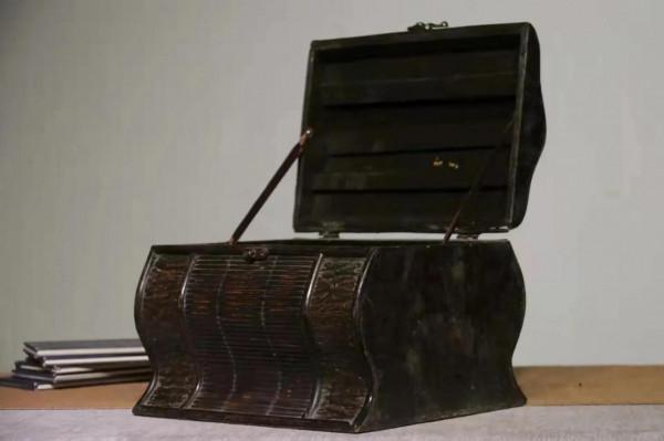 大漆佛龕，收納寶箱，臺上茶桌