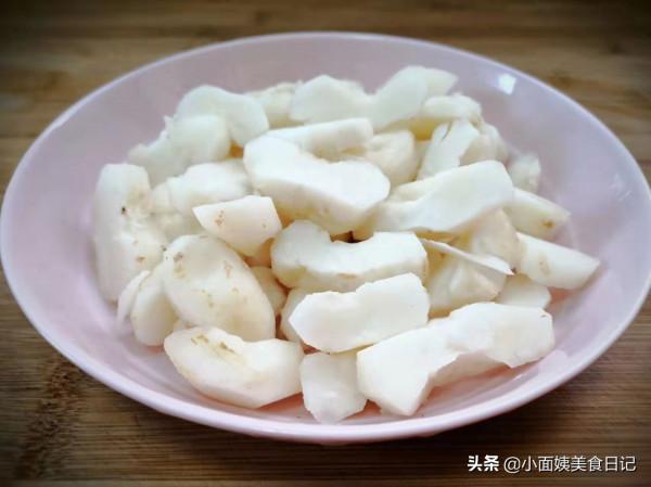 秋天吃荸薺正當時，和木耳是絕配，一黑一白，脆嫩爽口，清淡營養