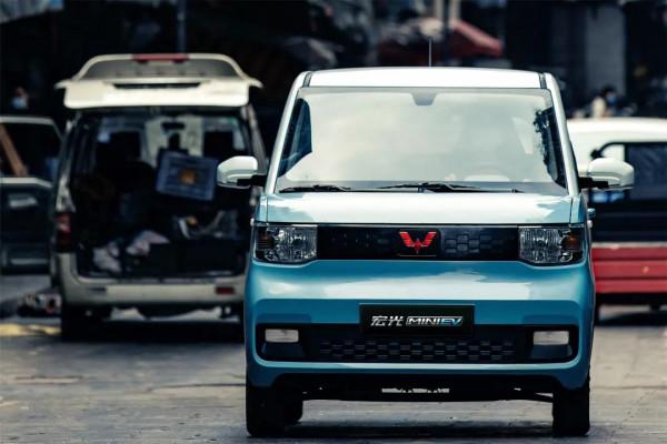 小車不是苟且，是詩和遠方的田野