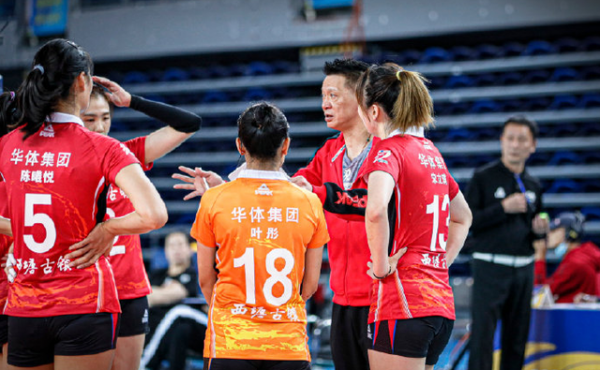 王賀兵爆粗口被喊下課，和蔡斌形成鮮明對比，球迷：能力差脾氣大