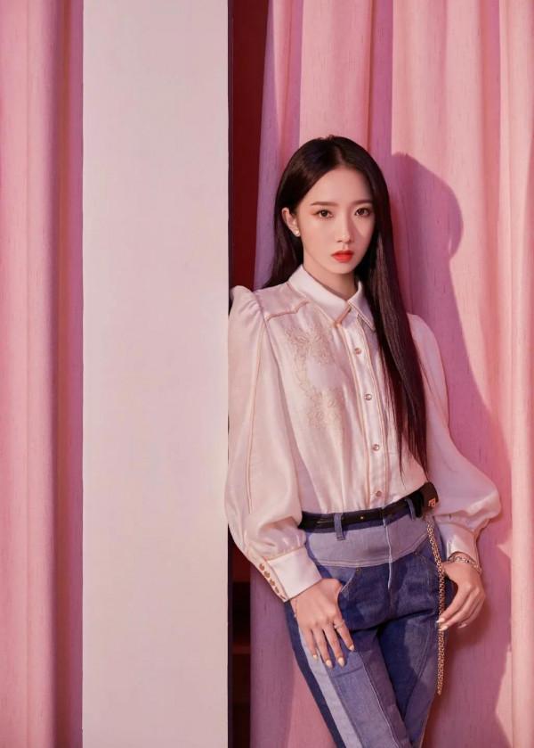 孟美岐高畫質圖集：樂華“孟三姐”別人雙十一搶貨，她搶別人什麼？