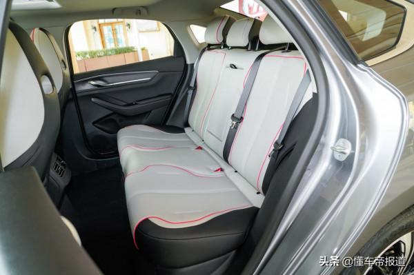 新車｜全新設計，用顏色呈現年輕化，比亞迪驅逐艦05內飾釋出