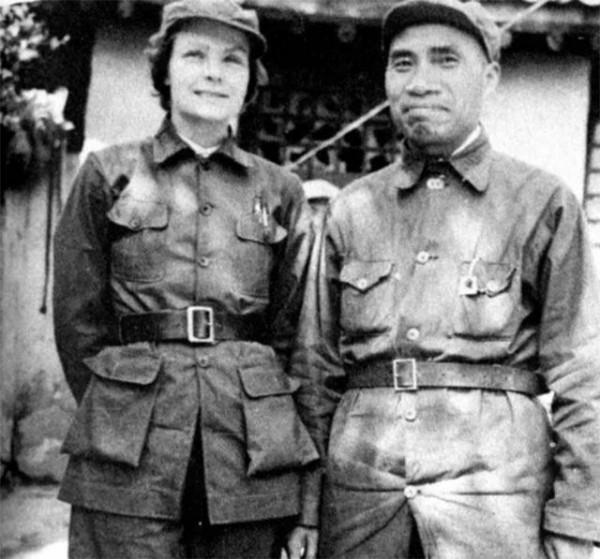 美國女記者史沫特萊，將鉅額遺產留給朱德，要求：為我唱中國國歌