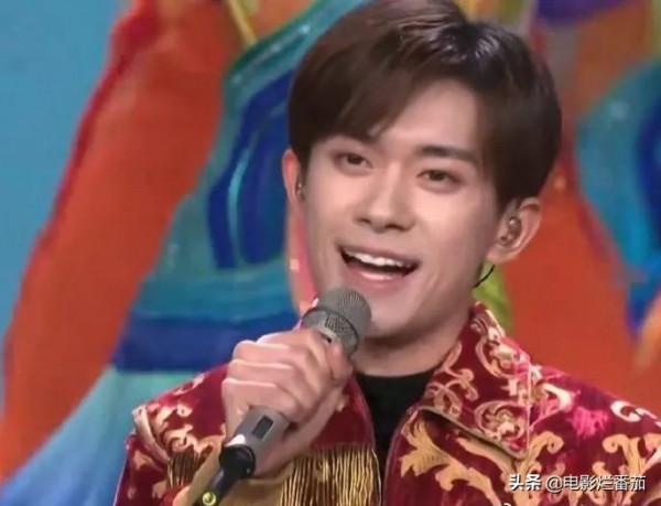 春晚時尚：馬凡舒驚豔登場，趙麗穎俏皮，鄧超被喊話代言海瀾之家