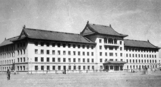 哈軍工建校的首任院長兼政委是陳賡，第二任院長和政委分別是誰？