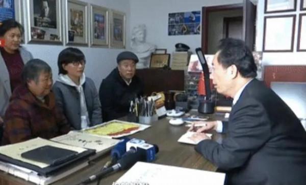 72年了，英雄“穿越時空”，她才第一次看到父親的模樣