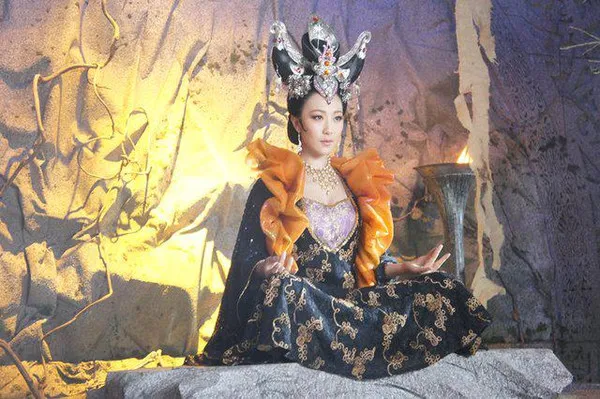 這令人窒息的審美，影視劇裡的大膽配色，只要你敢想，導演就敢配