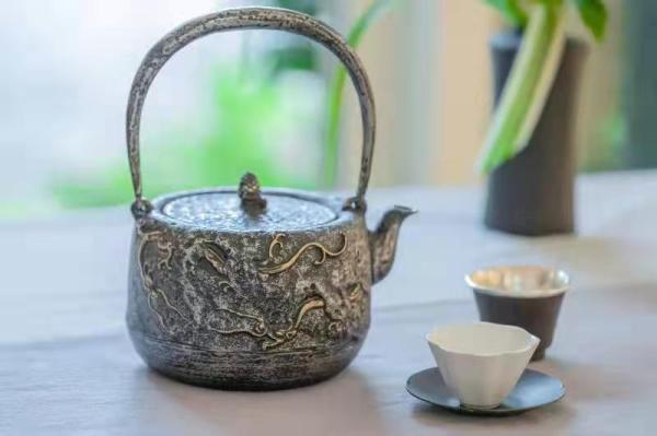 上屆進博“最姍姍來遲展商”鐵壺工匠還來嗎？人雖缺席，但展品代表我所有誠意