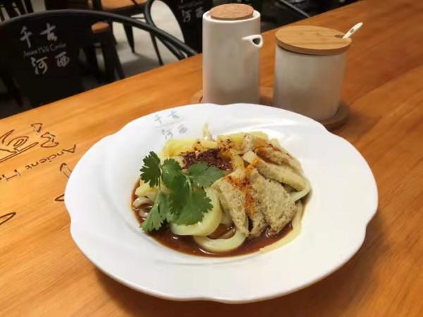 尋味天下第一雄關——嘉峪關當地的5大美食，好吃到讓你懷疑人生