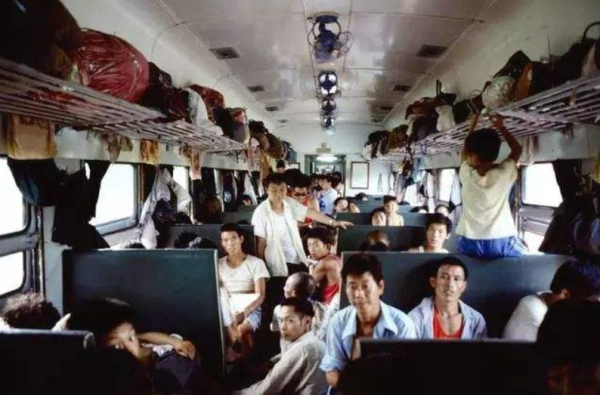 1993年，浙江大姐給落難少年10塊錢，少年尋她20年，拿100萬報恩