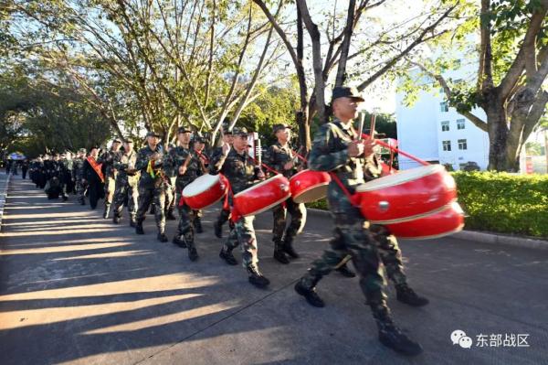 策劃|送老兵的這些鏡頭,看著看著就淚目了…… 策劃|送老兵的這些鏡頭,看著看著就淚目了……