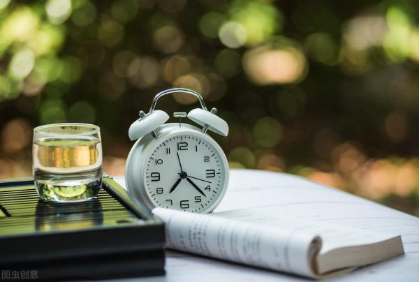 她被父親送人28年，親生父母知道她的住址後，卻不願意相認