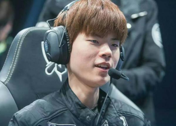 LPL害怕嗎？Faker續約失敗Deft養老，LCK兩隊完成銀河戰艦劍指S12