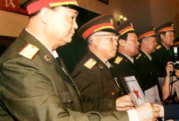 張萬年曾擔任濟南軍區的司令員,他卸任後,誰接替了他的職務? 張萬年曾擔任濟南軍區的司令員,他卸任後,誰接替了他的職務?