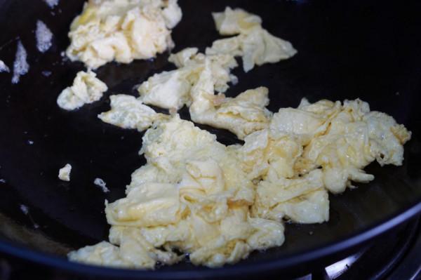 下雪天,我家隔三差五做這菜,不放肉也很香,好吃不上火 下雪天,我家隔三差五做這菜,不放肉也很香,好吃不上火