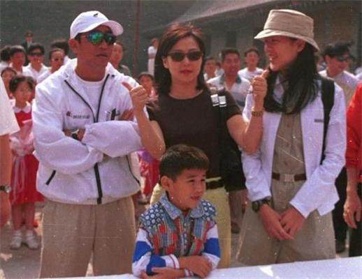 飛越黃河的柯受良地位有多高？張學友出錢治喪，劉德華為其女送嫁