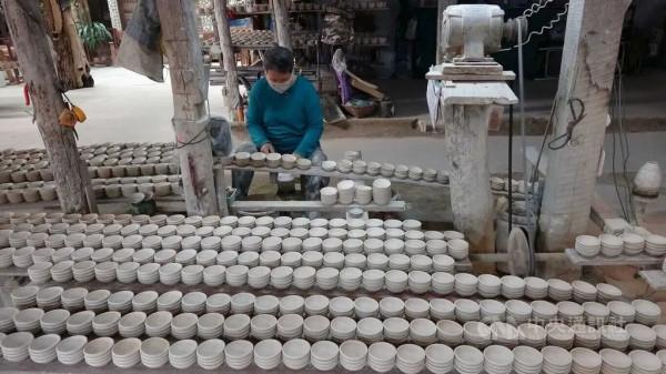 周星馳《食神》公雞碗有出處,泰國喃邦盛產陶瓷,公雞碗道盡歷史 周星馳《食神》公雞碗有出處,泰國喃邦盛產陶瓷,公雞碗道盡歷史