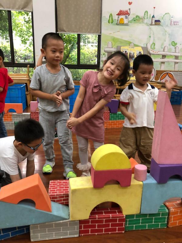 “我們的教室”——記中三班幼兒合作建構活動